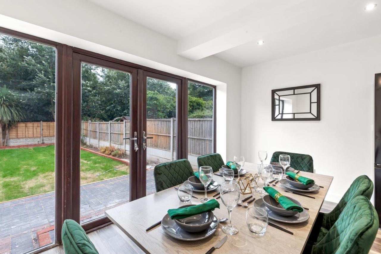 Walsall - 4 Bedroom House, Wi-Fi, Garden , Sleeps 8 - Jrr Stays Bescot Exterior foto
