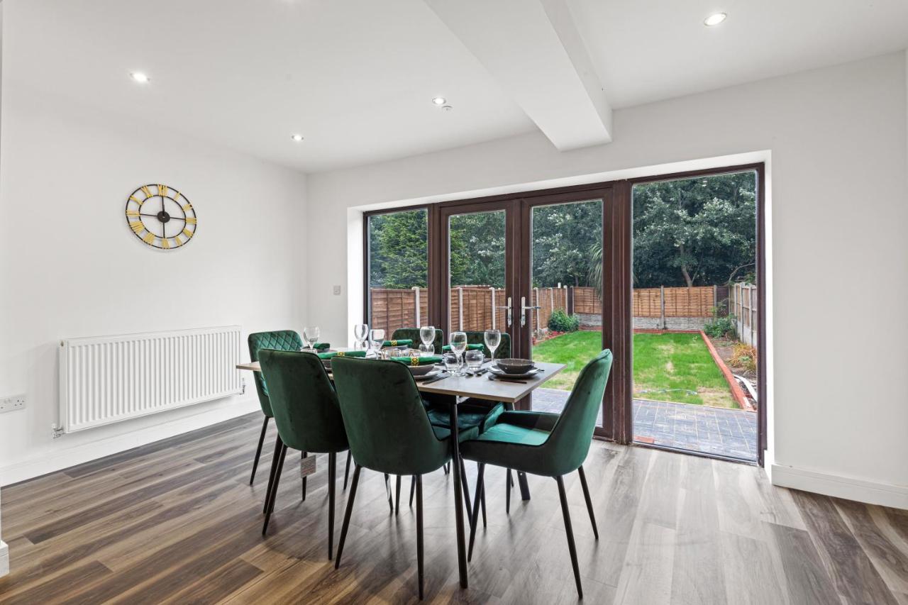 Walsall - 4 Bedroom House, Wi-Fi, Garden , Sleeps 8 - Jrr Stays Bescot Exterior foto