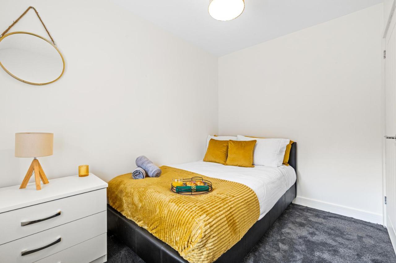 Walsall - 4 Bedroom House, Wi-Fi, Garden , Sleeps 8 - Jrr Stays Bescot Exterior foto