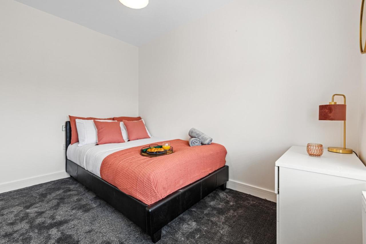 Walsall - 4 Bedroom House, Wi-Fi, Garden , Sleeps 8 - Jrr Stays Bescot Exterior foto